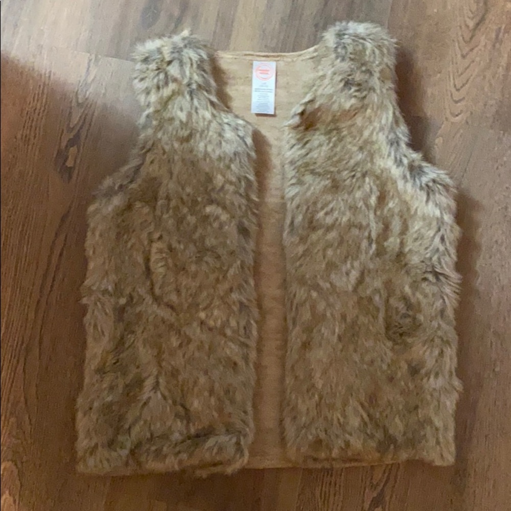 Light tan and gray pullover vest,  girls 10-12